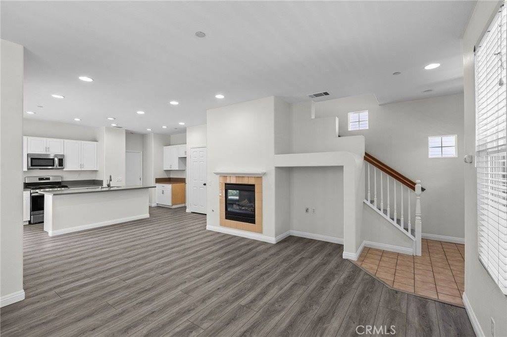 6 Lindenwood - Photo 3 of 6