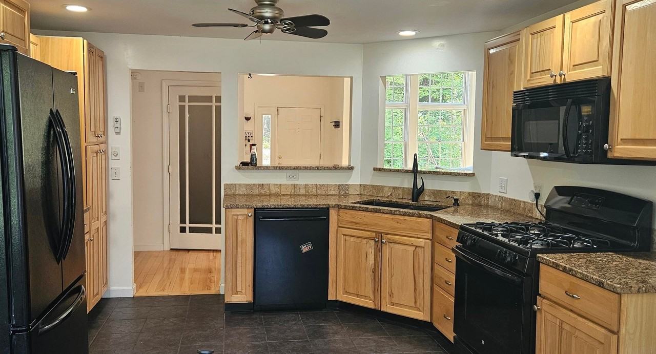25 James Ln - Photo 3 of 11