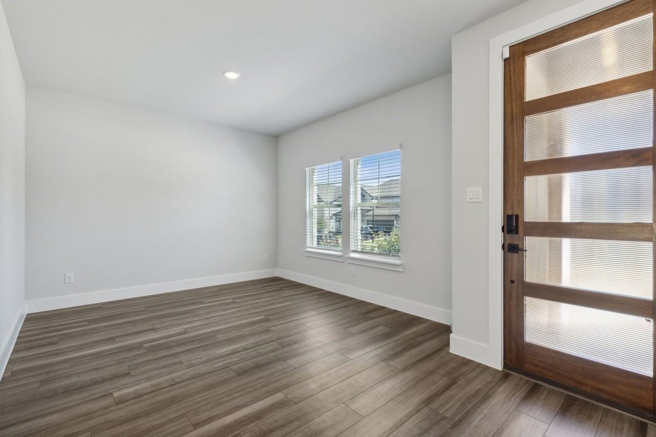 2453 Yosemite Way - Photo 3 of 36