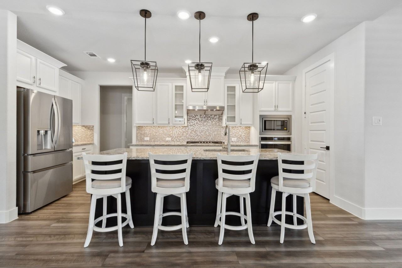 2453 Yosemite Way - Photo 6 of 36