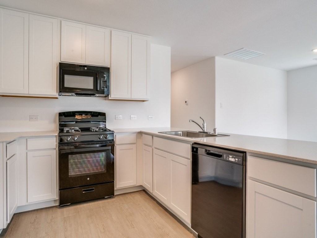 1625 Baugh St - Photo 3 of 18