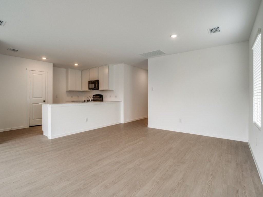 1625 Baugh St - Photo 4 of 18