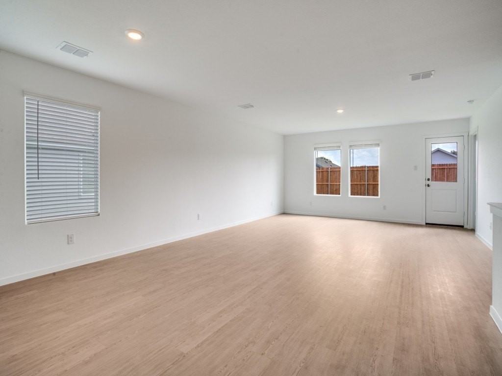 1625 Baugh St - Photo 5 of 18