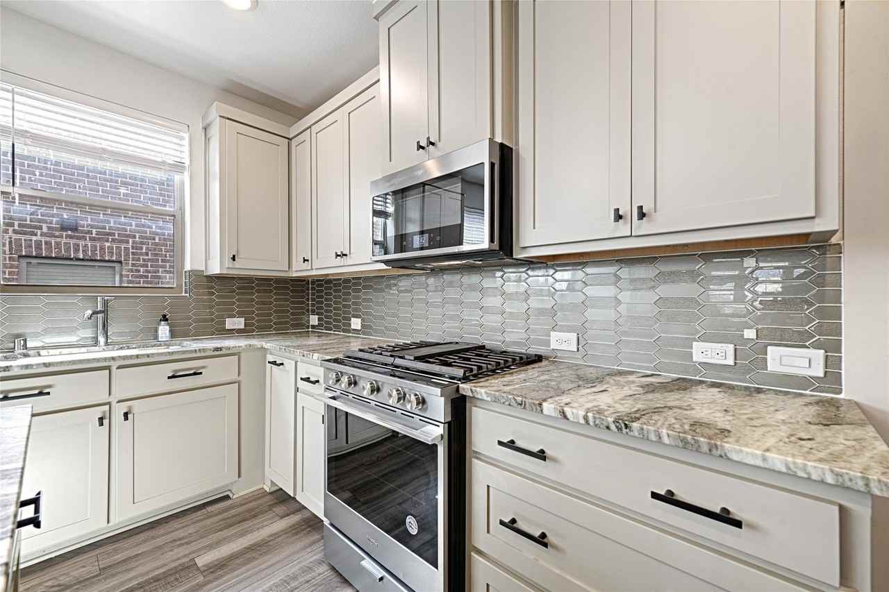 325 Mcconathy Way - Photo 6 of 34