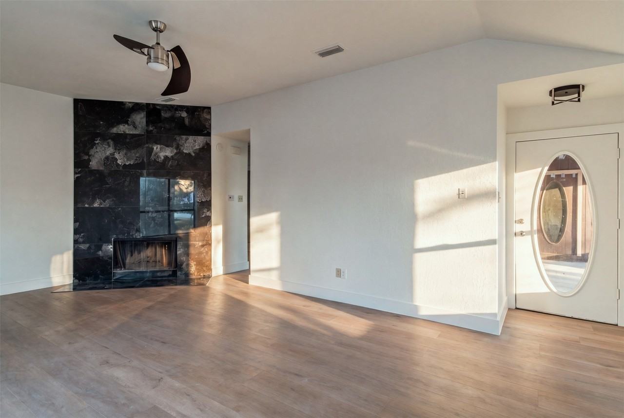 113 Cole St - Photo 2 of 12