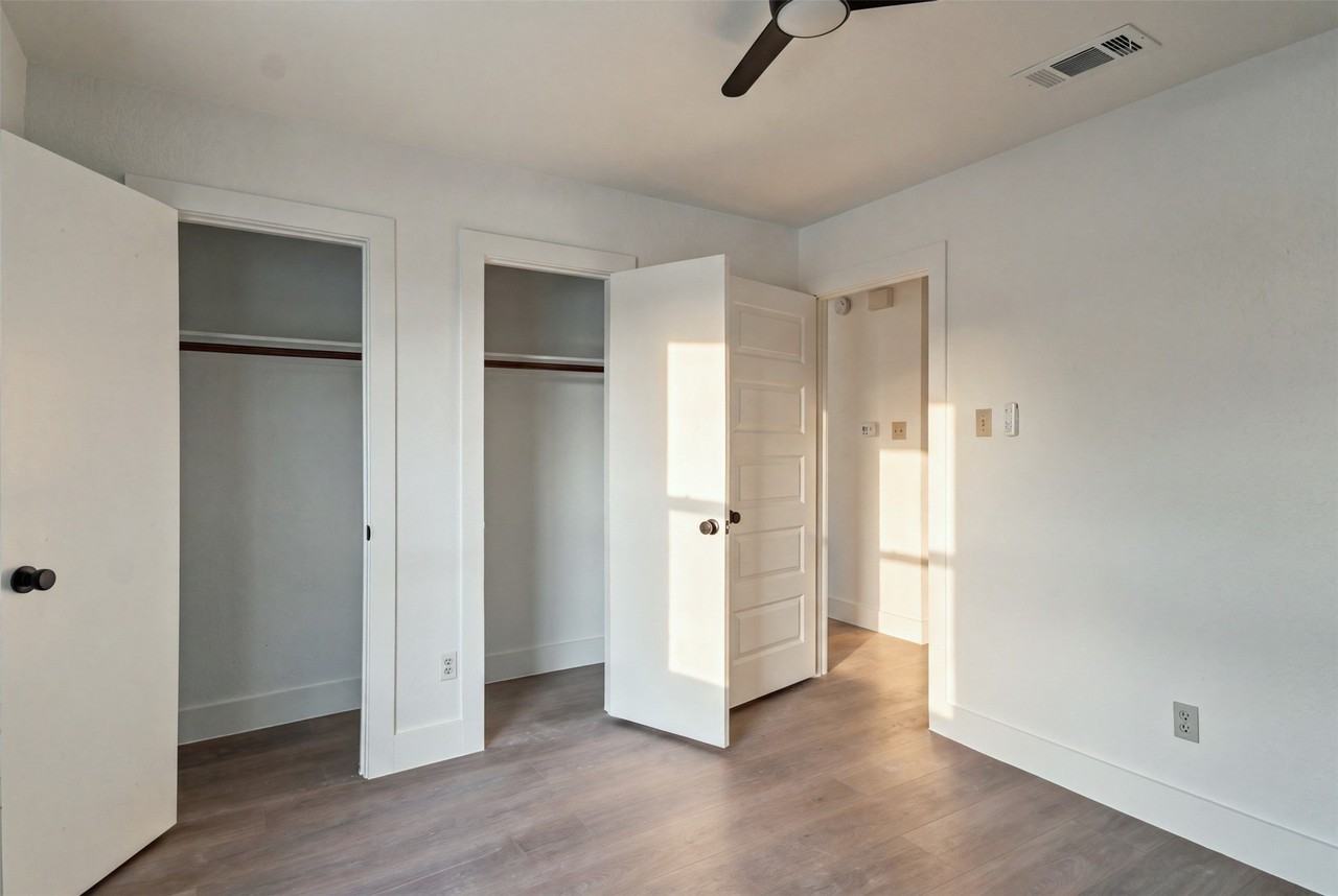 113 Cole St - Photo 7 of 12