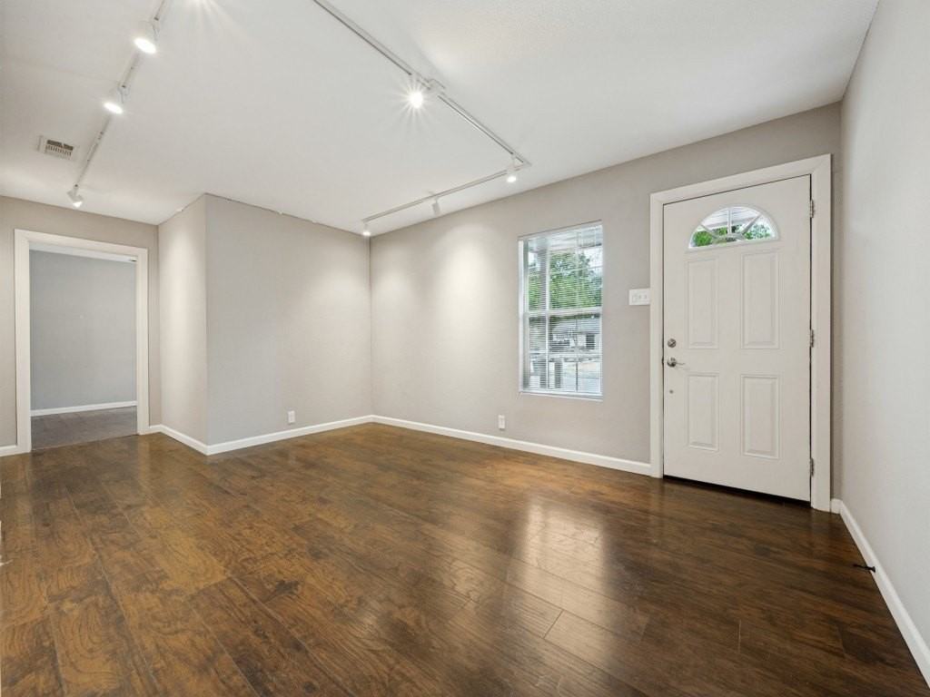 1718 Pat Dr - Photo 4 of 25