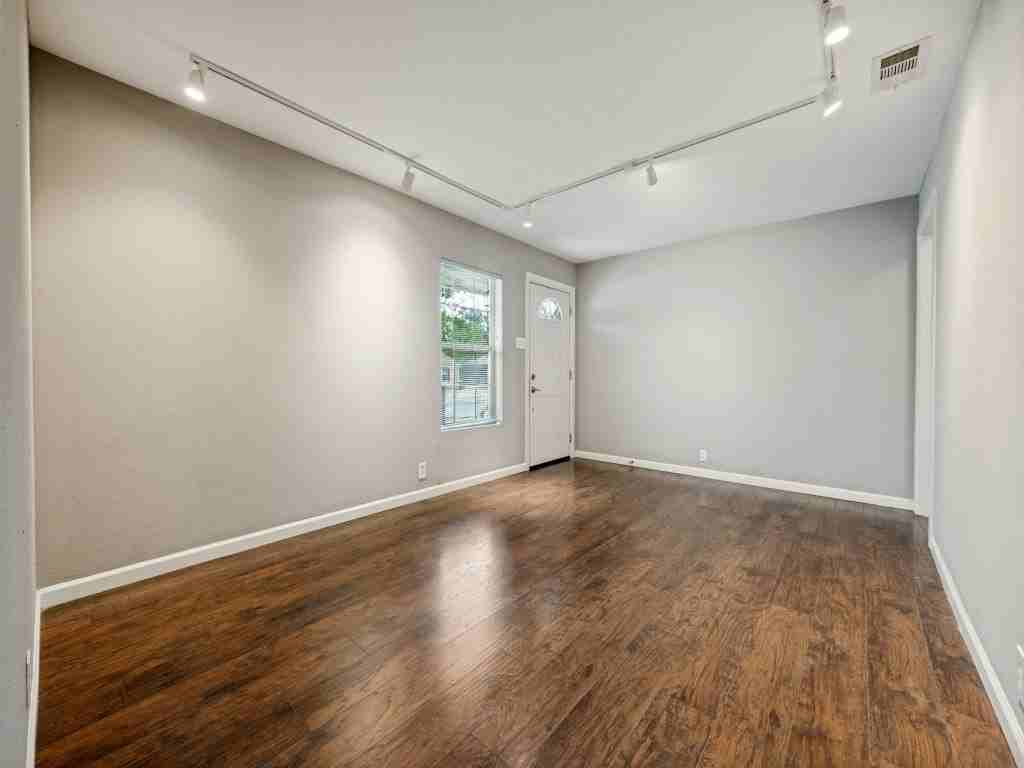 1718 Pat Dr - Photo 5 of 25