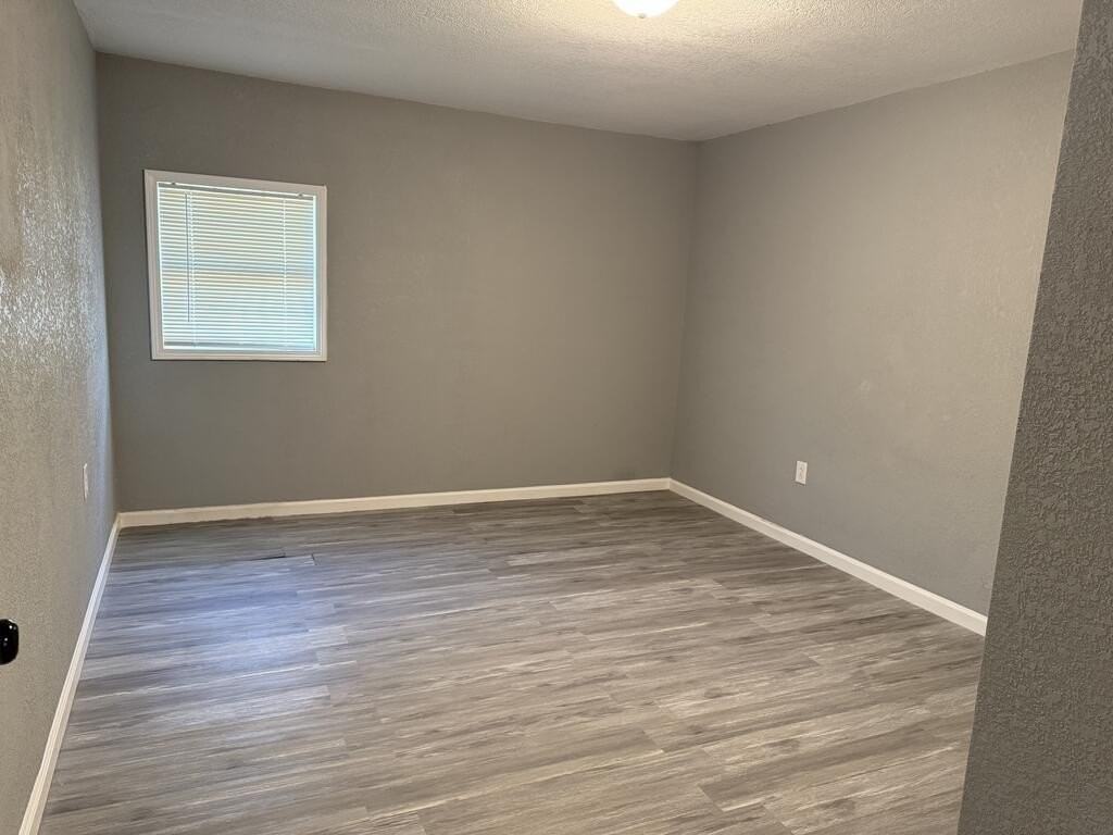 1413 Maple Ave - Photo 6 of 12