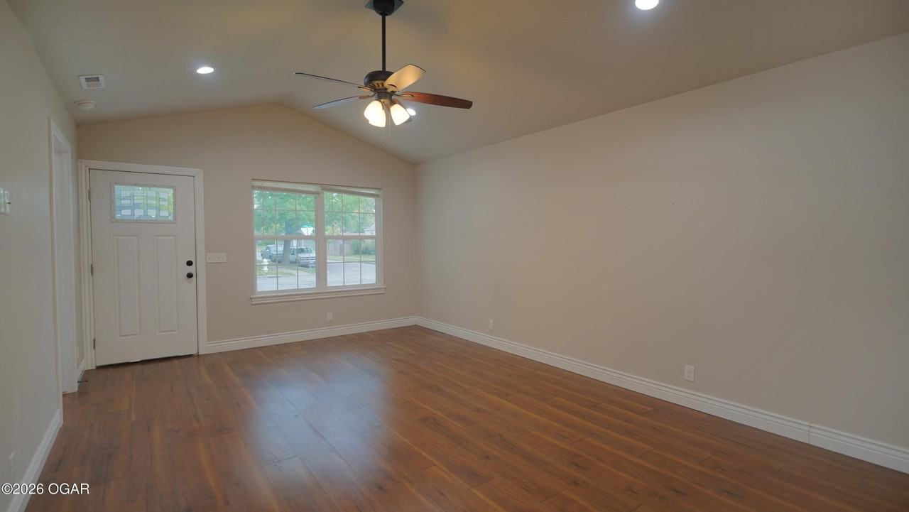 1701 Bird Ave - Photo 3 of 16