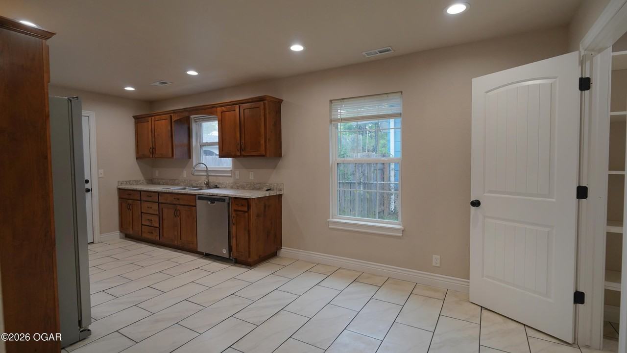 1701 Bird Ave - Photo 7 of 16