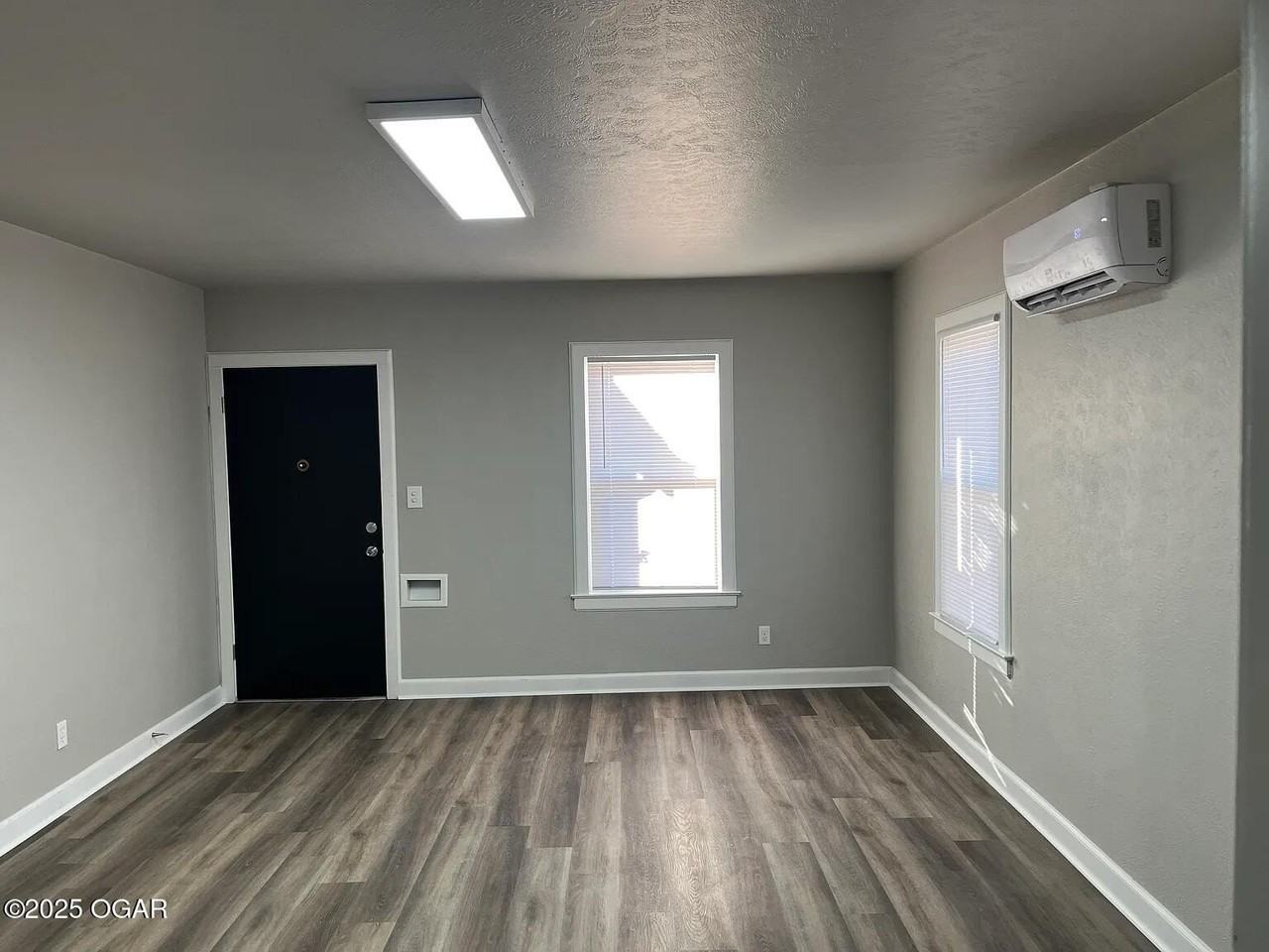 1921 Annie Baxter Ave - Photo 3 of 22