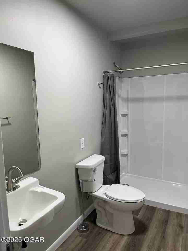 1921 Annie Baxter Ave - Photo 6 of 22