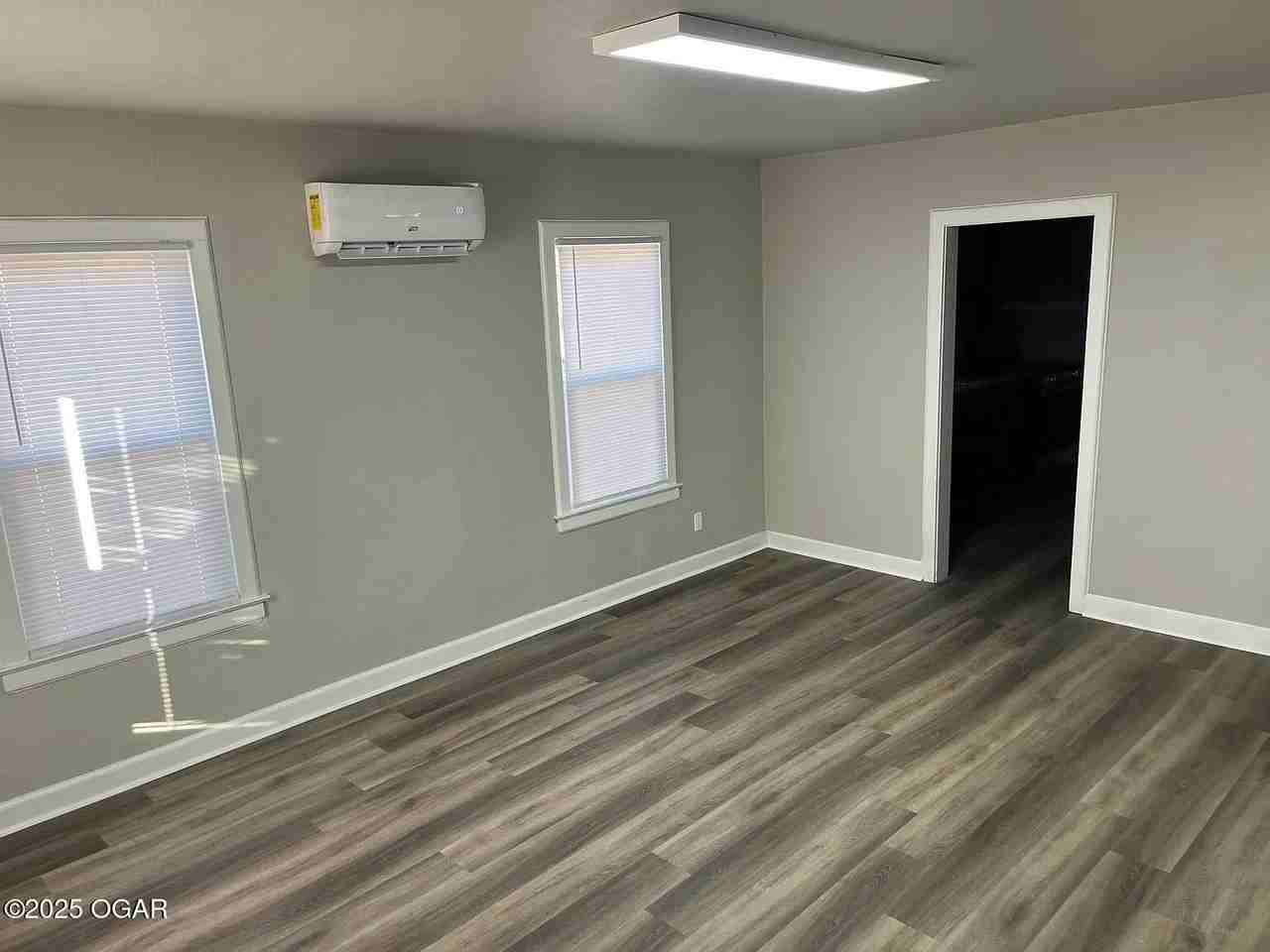 1921 Annie Baxter Ave - Photo 7 of 22