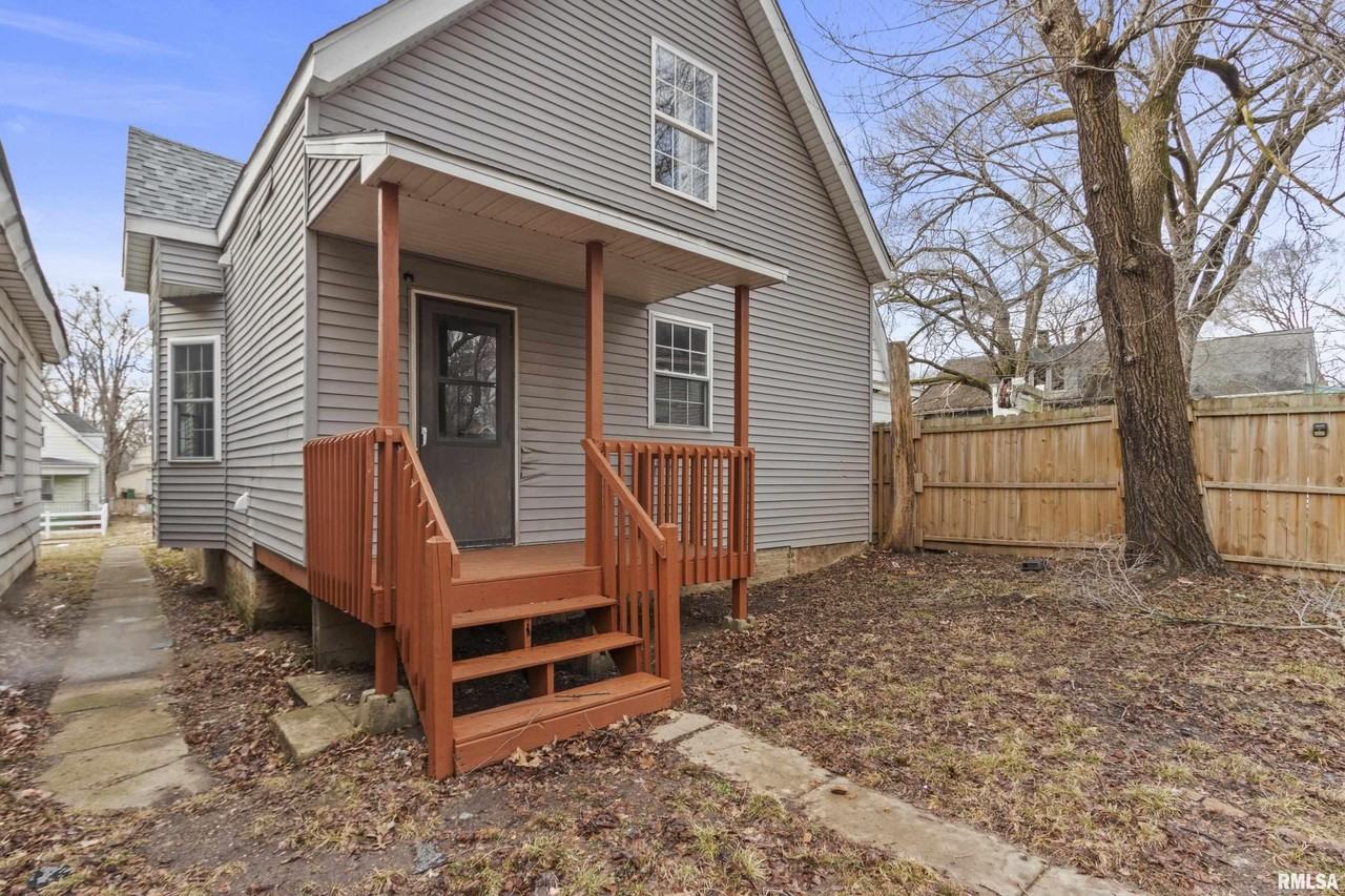 604 Haungs Ave - Photo 4 of 39