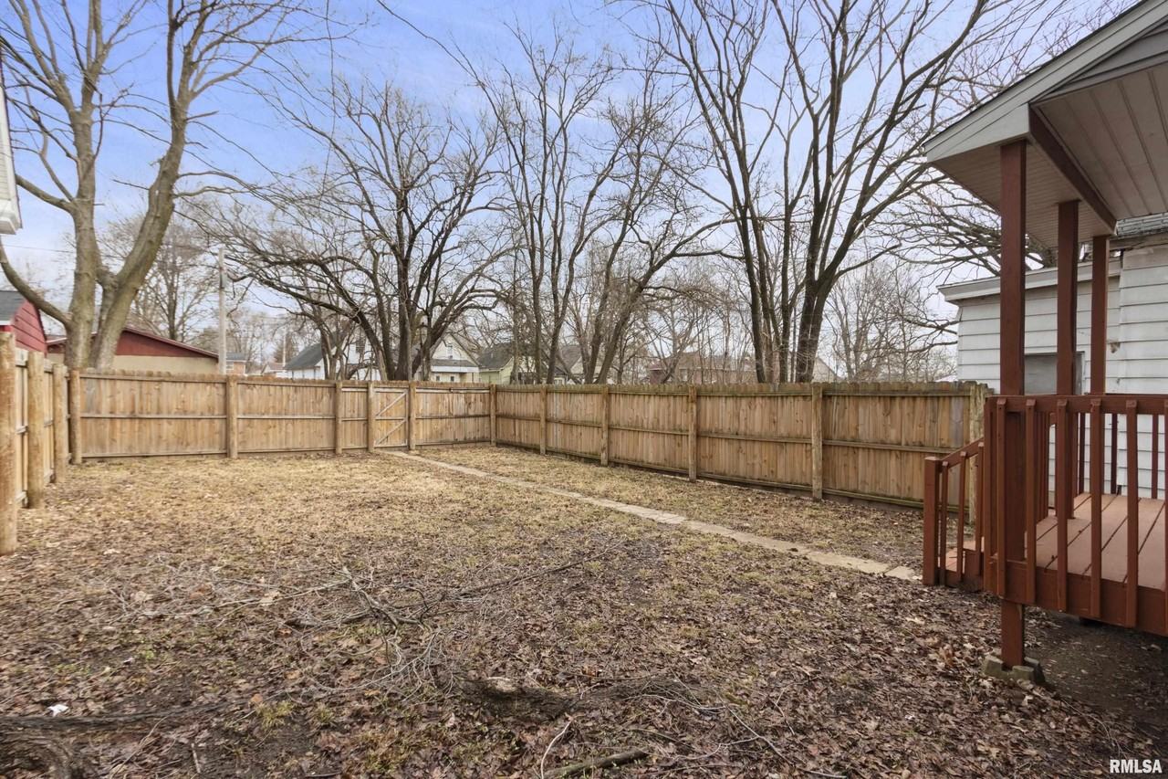 604 Haungs Ave - Photo 6 of 39