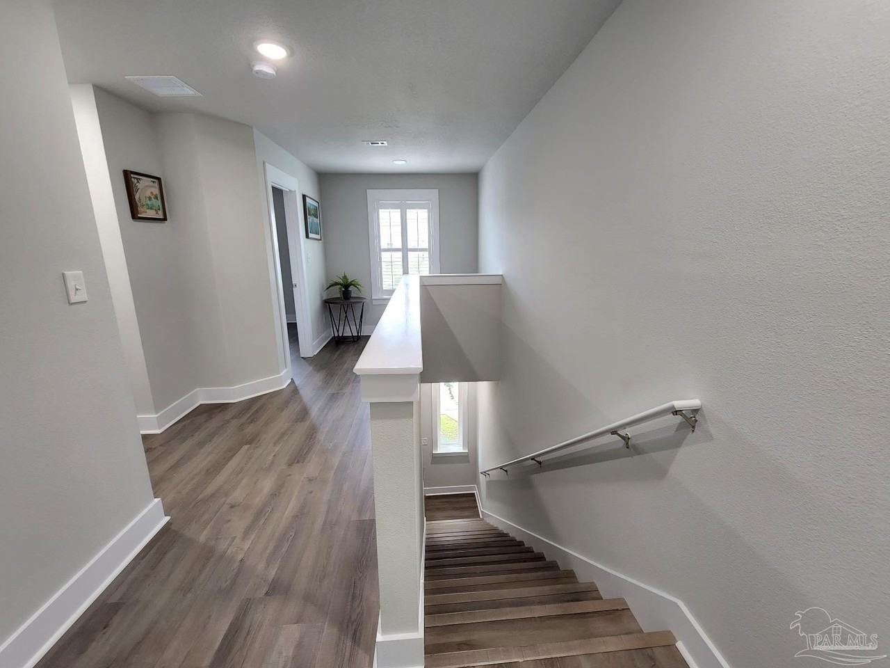 218 Junction Ave - Photo 3 of 16