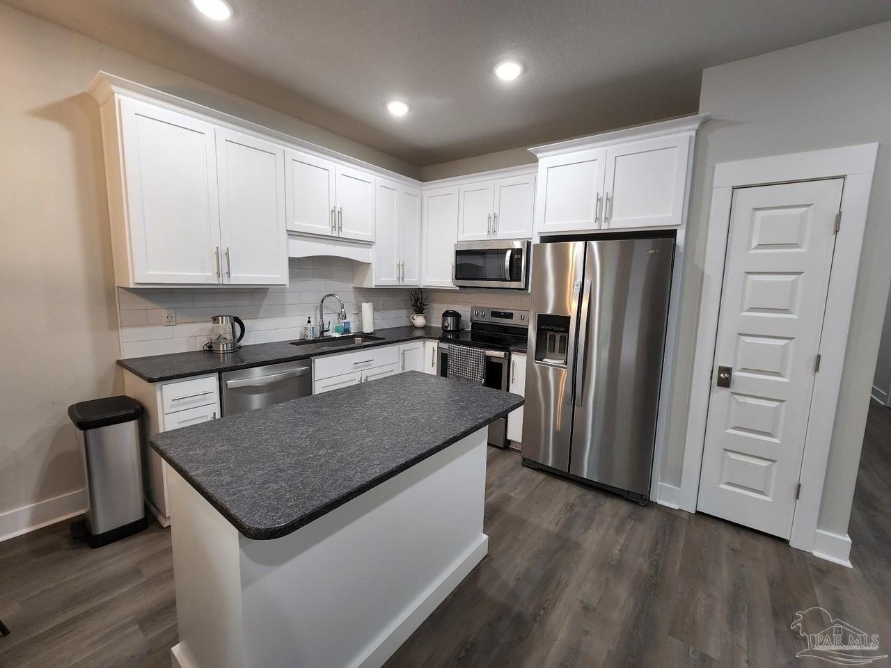 218 Junction Ave - Photo 6 of 16