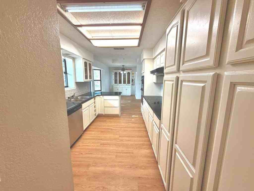 3802 Fairgreen Ct - Photo 6 of 23