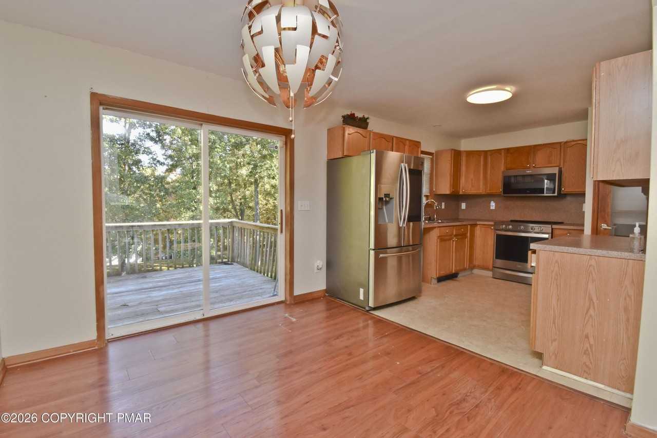 282 Pocono Blvd - Photo 5 of 35