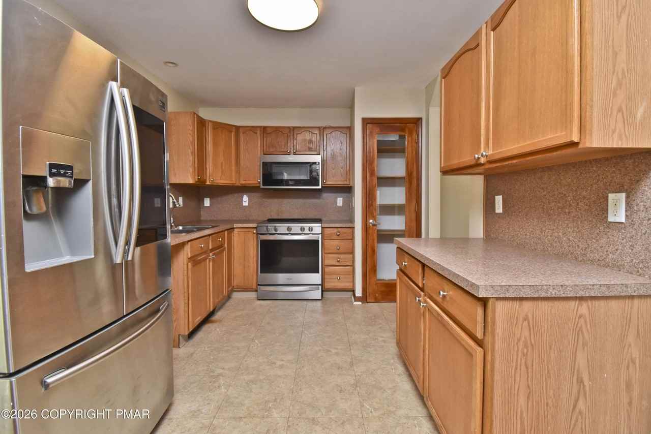 282 Pocono Blvd - Photo 7 of 35