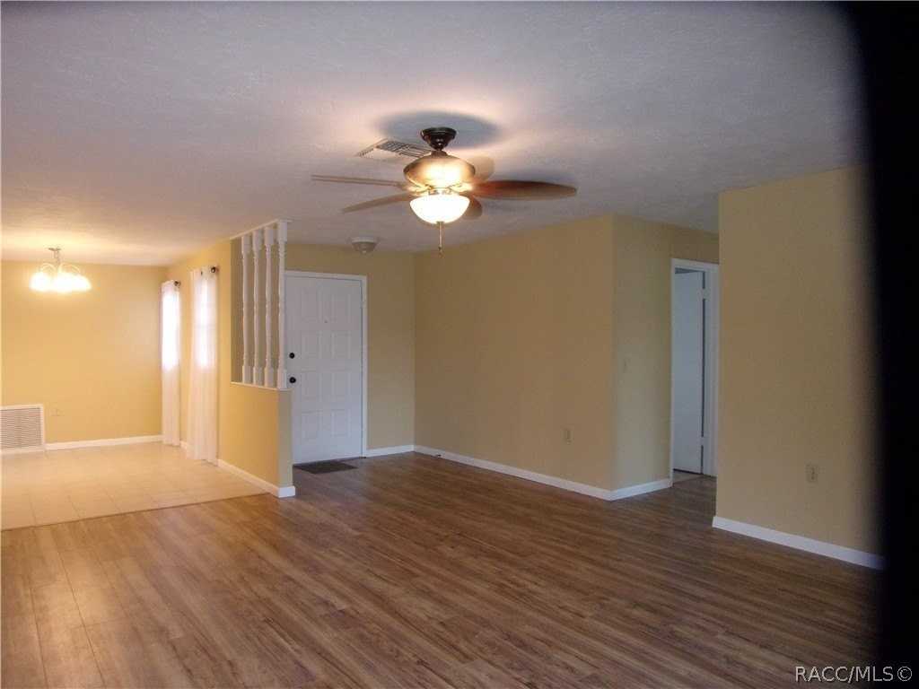 203 S Tyler St - Photo 2 of 18