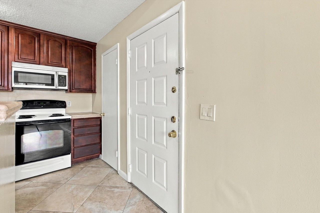4481 W Mcnab Rd #36 - Photo 5 of 18