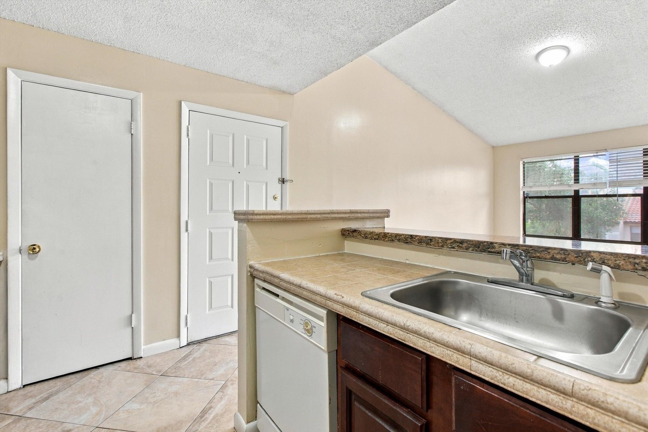4481 W Mcnab Rd #36 - Photo 6 of 18