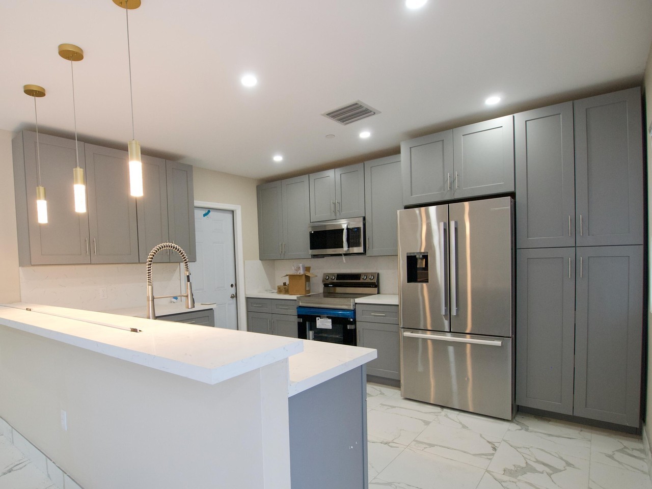 5992 Nw 94th Ave - Photo 2 of 33