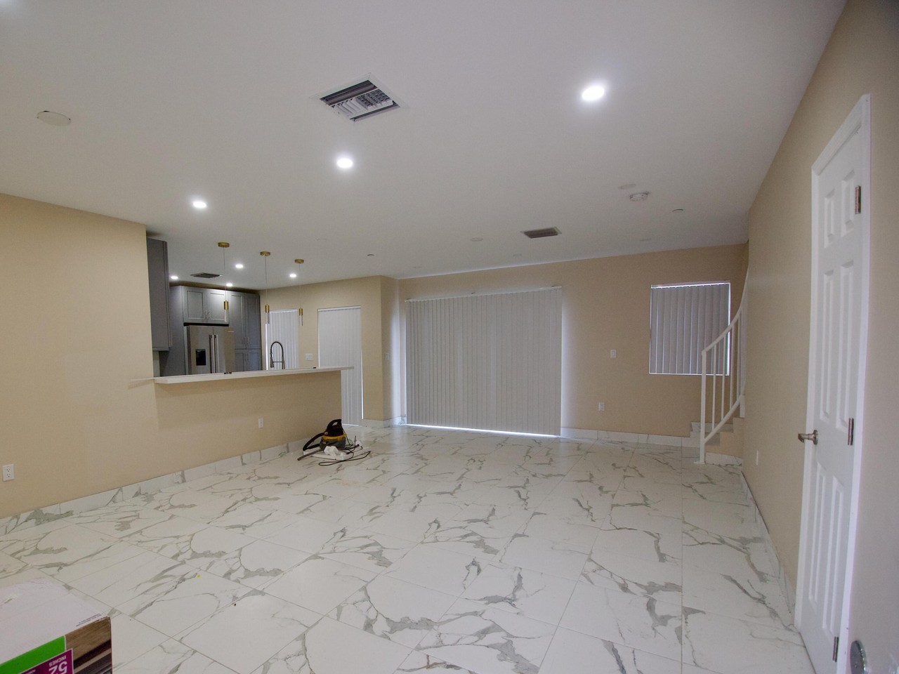 5992 Nw 94th Ave - Photo 4 of 33