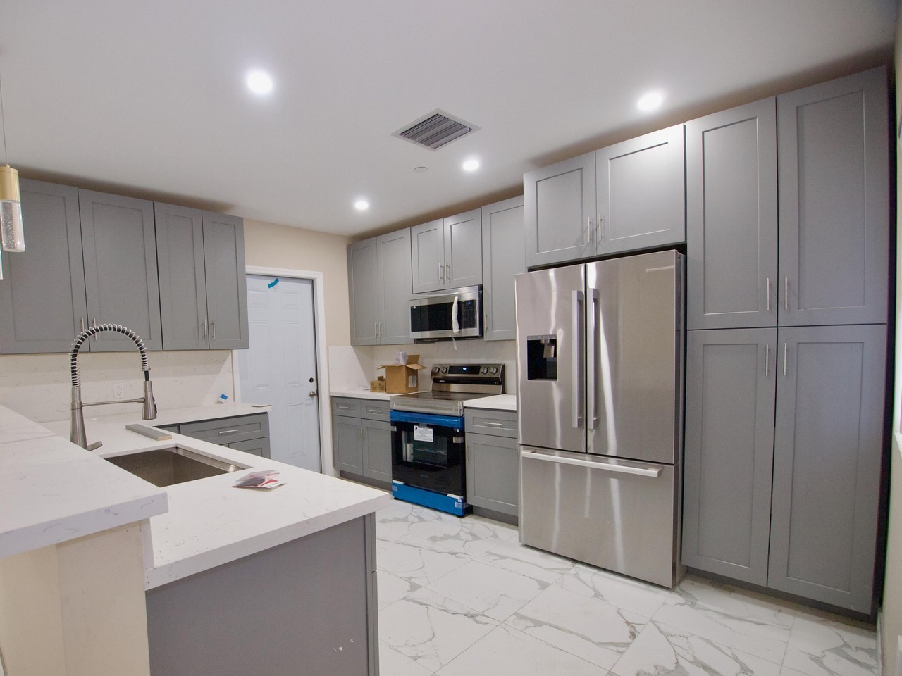 5992 Nw 94th Ave - Photo 7 of 33