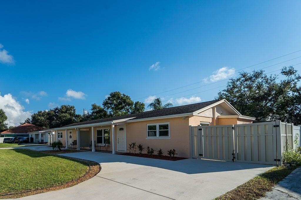 8920 Dania Dr - Photo 2 of 32