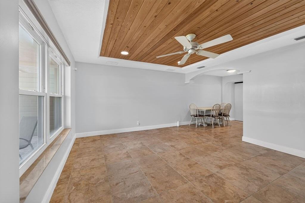 8920 Dania Dr - Photo 3 of 32