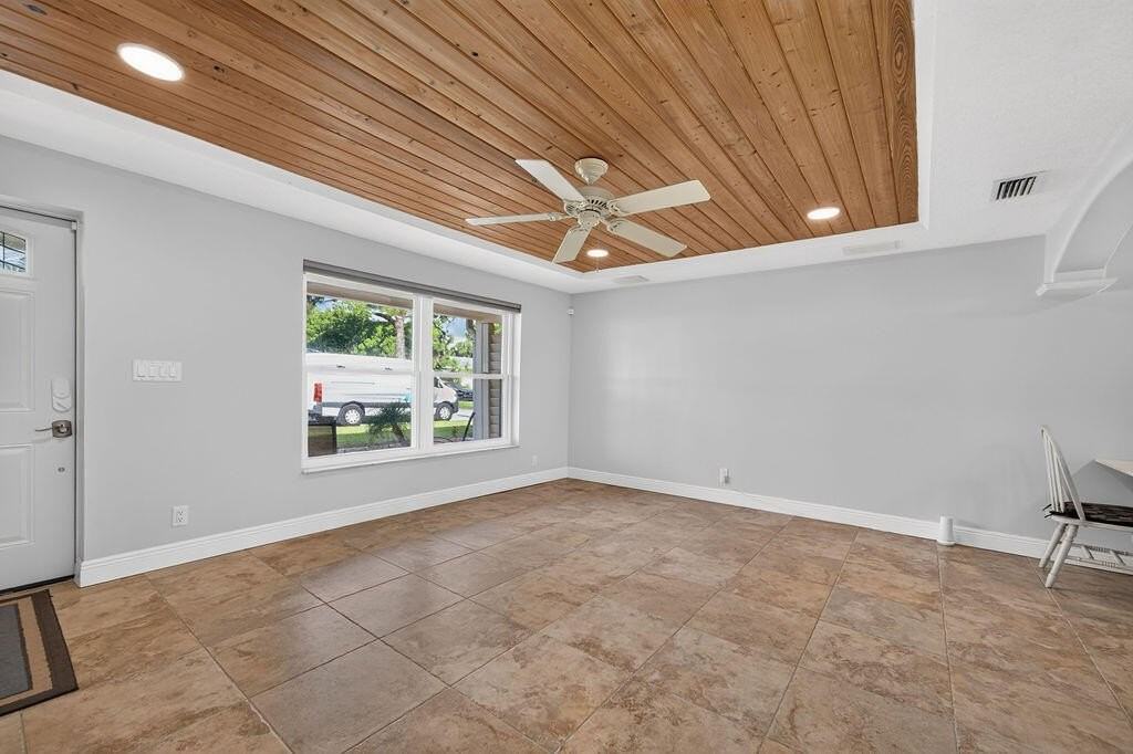 8920 Dania Dr - Photo 4 of 32