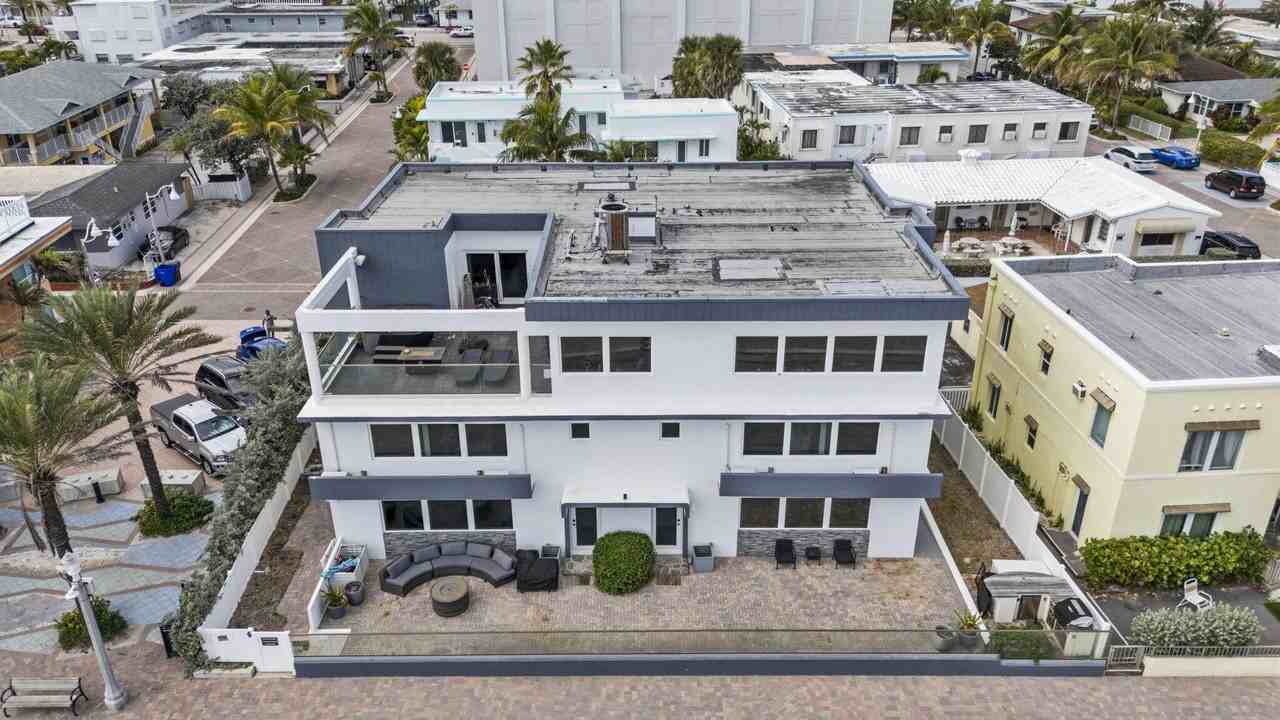 2201 N Surf Rd #1 - Photo 7 of 46