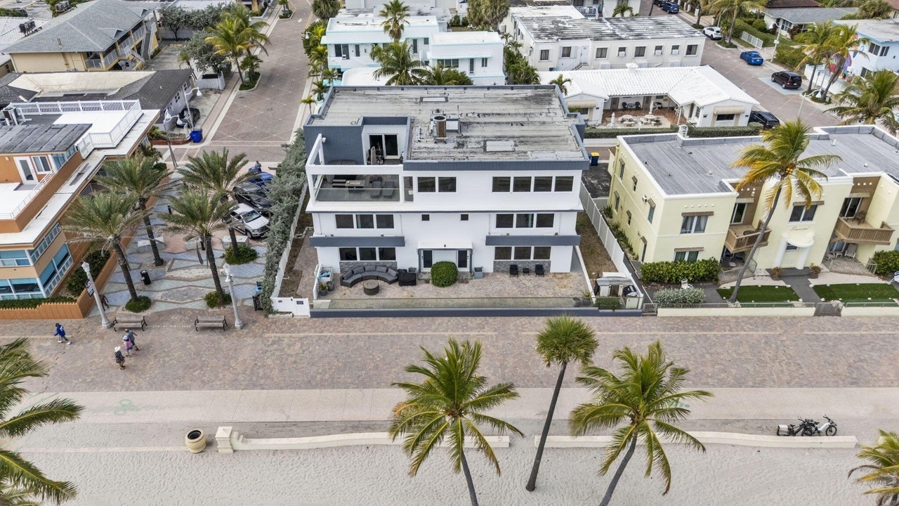 2203 N Surf Rd #PH2 - Photo 6 of 45