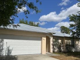 517 Sw Fairway Ave - Photo 1 of 1