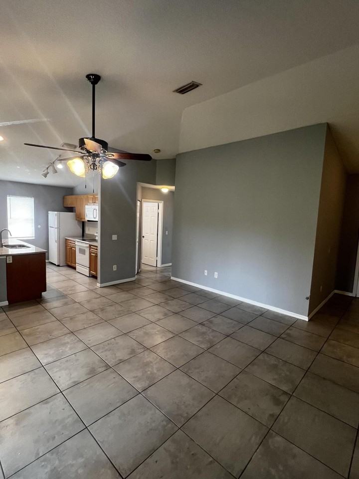 517 Sw Fairway Ave - Photo 3 of 24