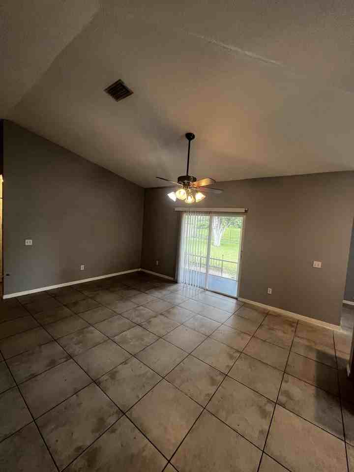 517 Sw Fairway Ave - Photo 4 of 24
