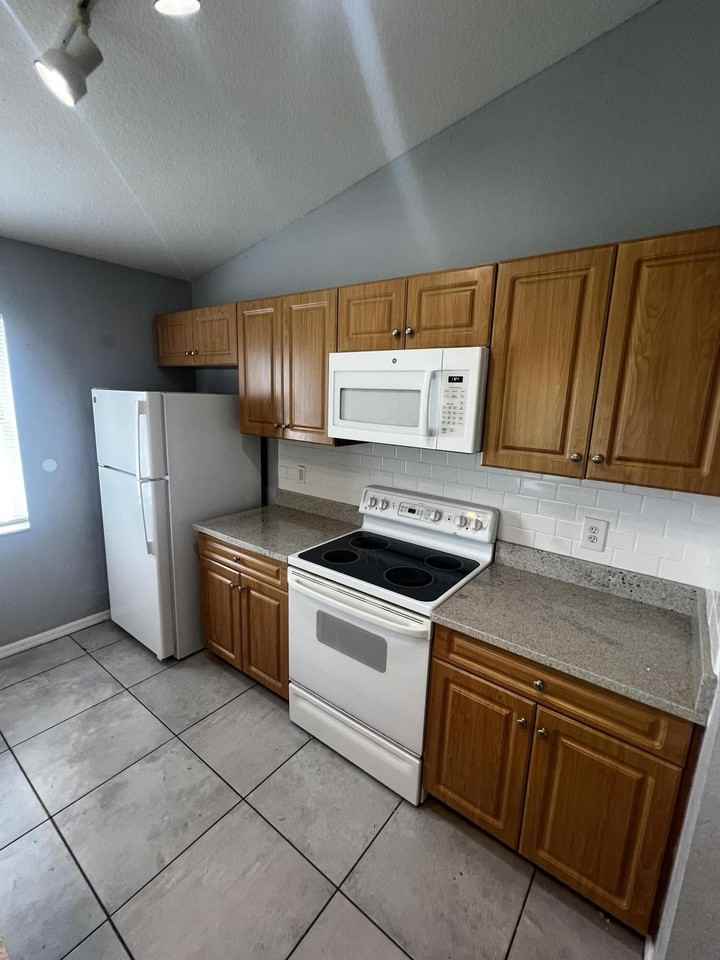 517 Sw Fairway Ave - Photo 7 of 24