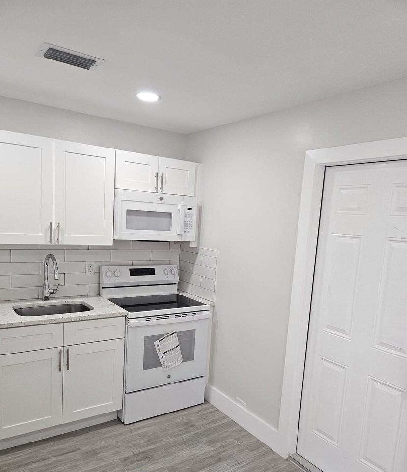 5211 Parker Ave - Photo 5 of 10