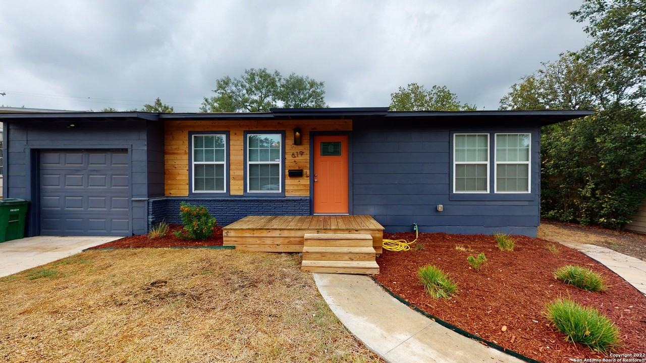 619 Sumner Dr - Photo 2 of 26