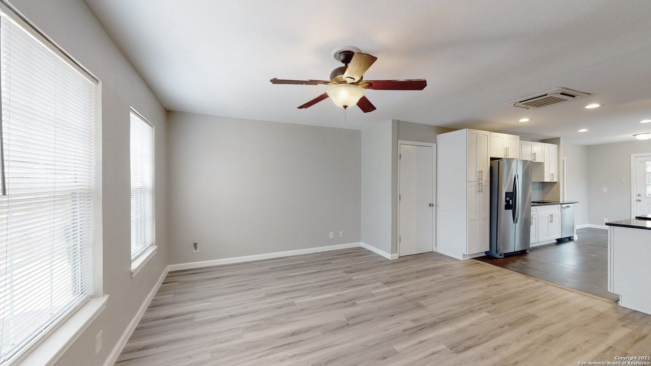 619 Sumner Dr - Photo 4 of 26