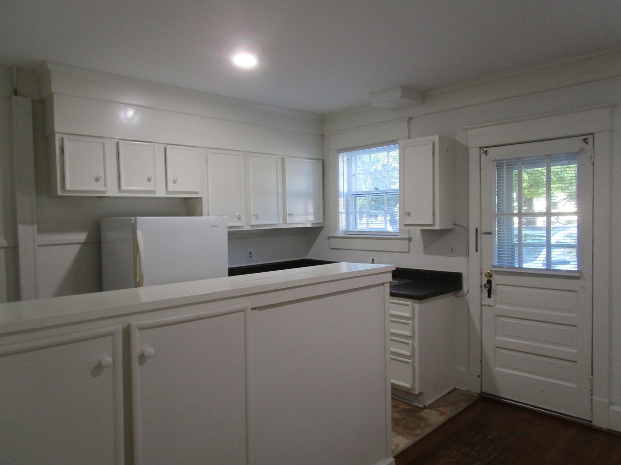 20 Warren Ct #2 - Photo 3 of 20