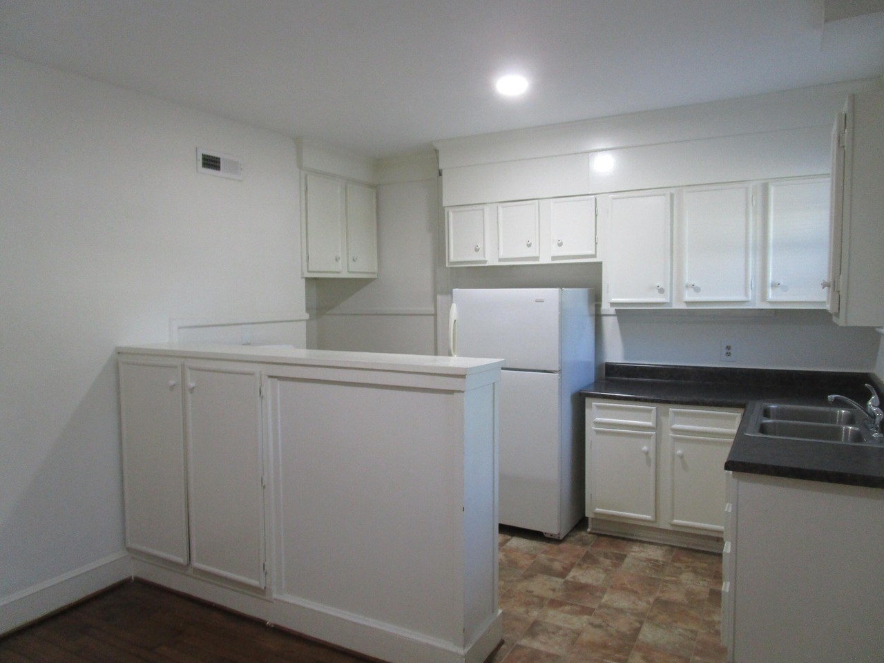 20 Warren Ct #2 - Photo 5 of 20