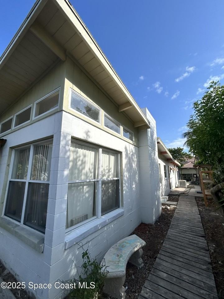 400 Lincoln Ave - Photo 4 of 20