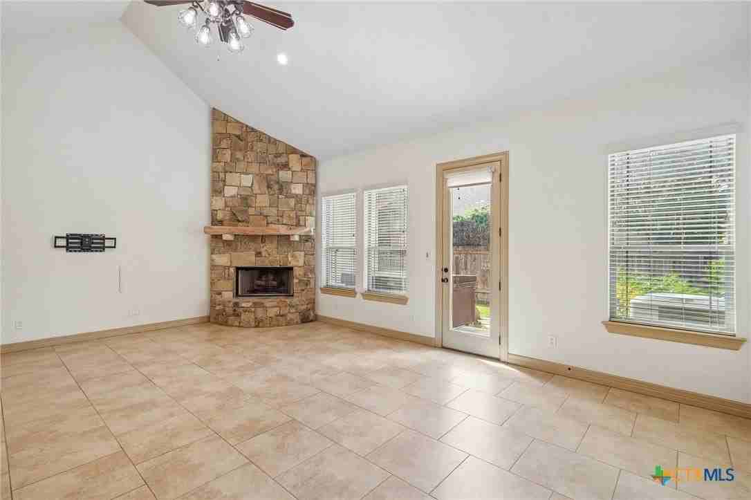 1213 Gruene Vine Ct - Photo 4 of 41