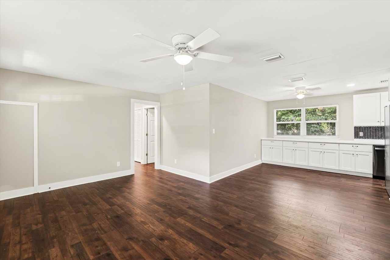 2912 Oakwood Dr - Photo 2 of 38