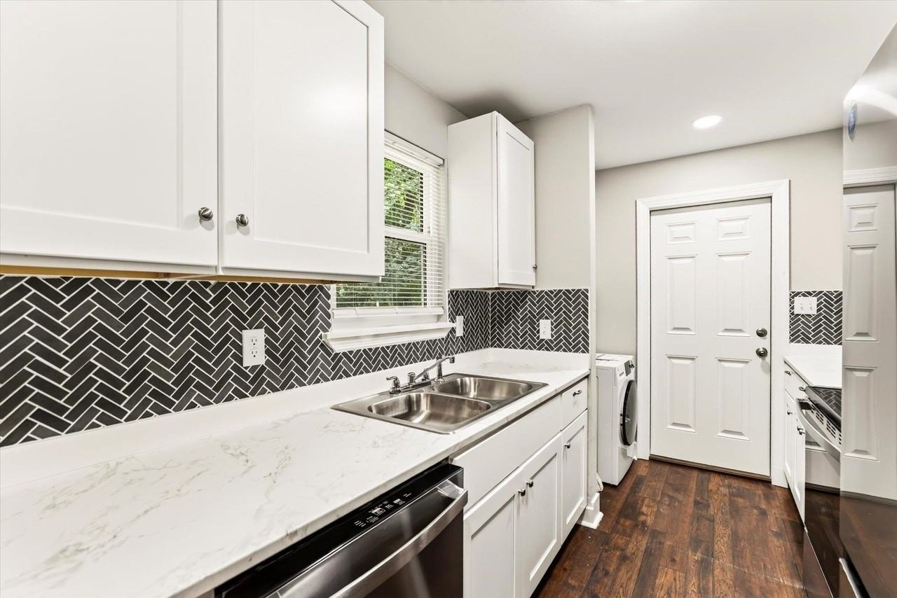 2912 Oakwood Dr - Photo 6 of 38