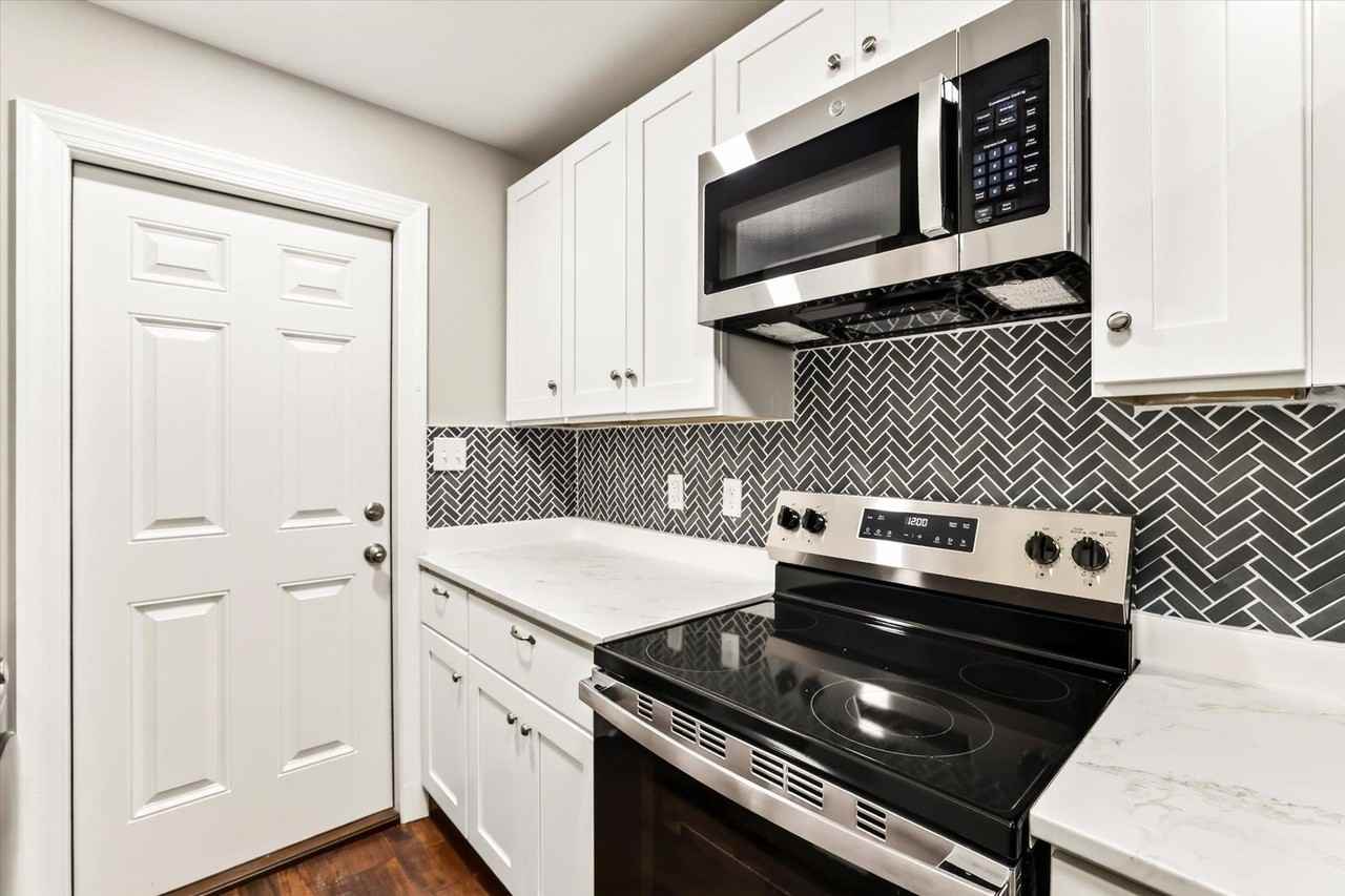 2912 Oakwood Dr - Photo 7 of 38